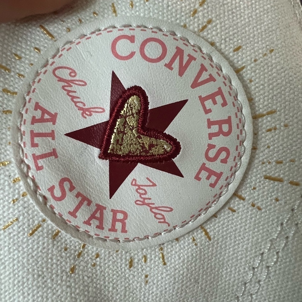 Converse Chuck Taylor All Star High White Valentine's Day 2023 - Picture 6 of 9